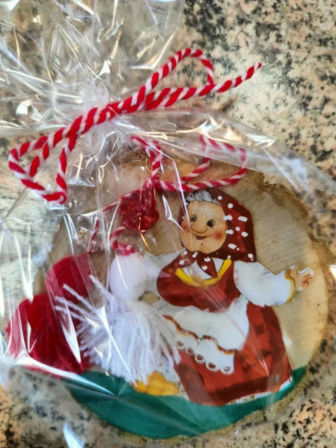 Честита Баба Марта! ???? ​През изминалите дни в нашия център беше оживено като в истинска работилница на Баба Марта! Нашите потребители вложиха цялото си старание, усмивки и творческа енергия в изработката на всяка една мартеничка. ​Благодарим на всички, които подкрепят нашия труд и носят мартеничките ни с радост! 