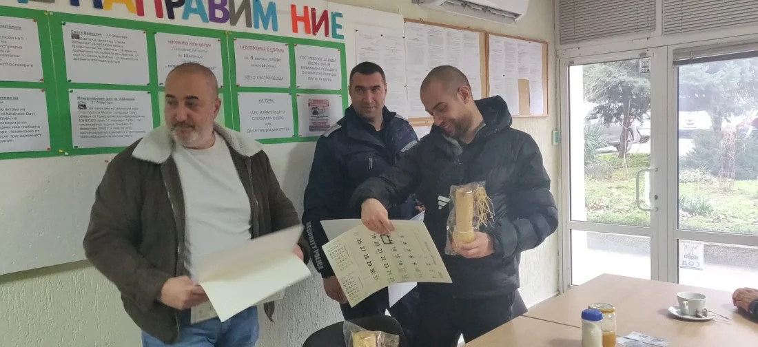 Днес продължихме традицията от миналата година и наши гости бяха инспектори от криминална и охранителна полиция при III РУ МВР Варна. Темата беше много актуална, а именно 