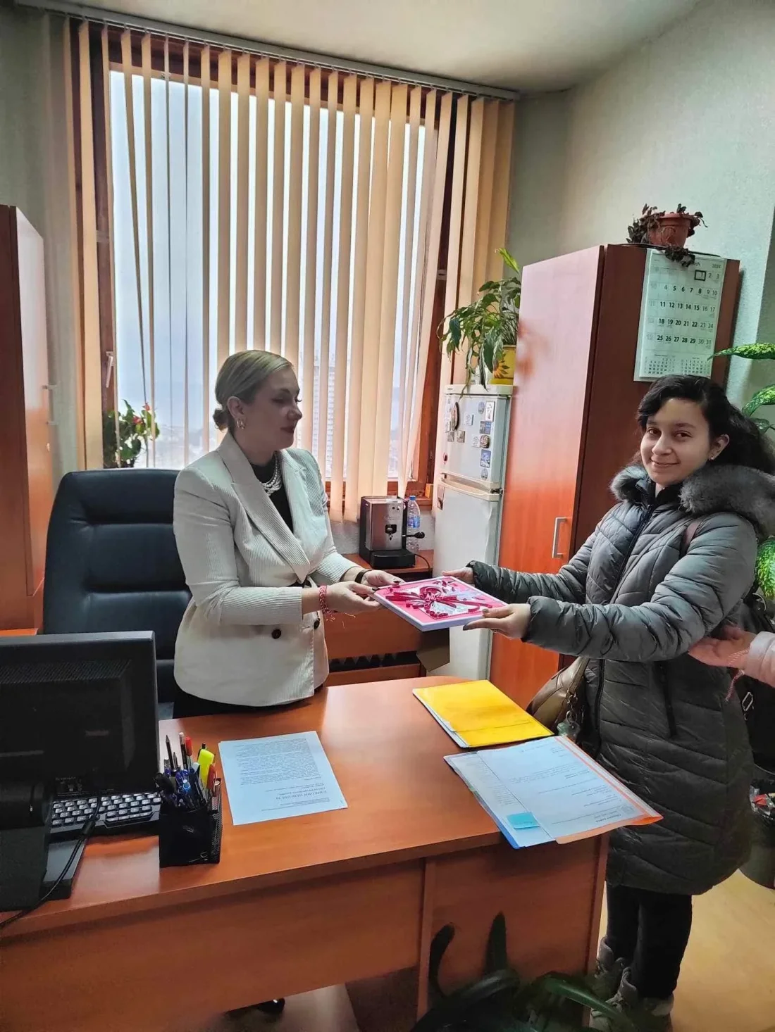 Ръчно изработени комплименти, поднесени по случай Баба Марта, на уважаемите колеги от Дирекция “Социални дейности”